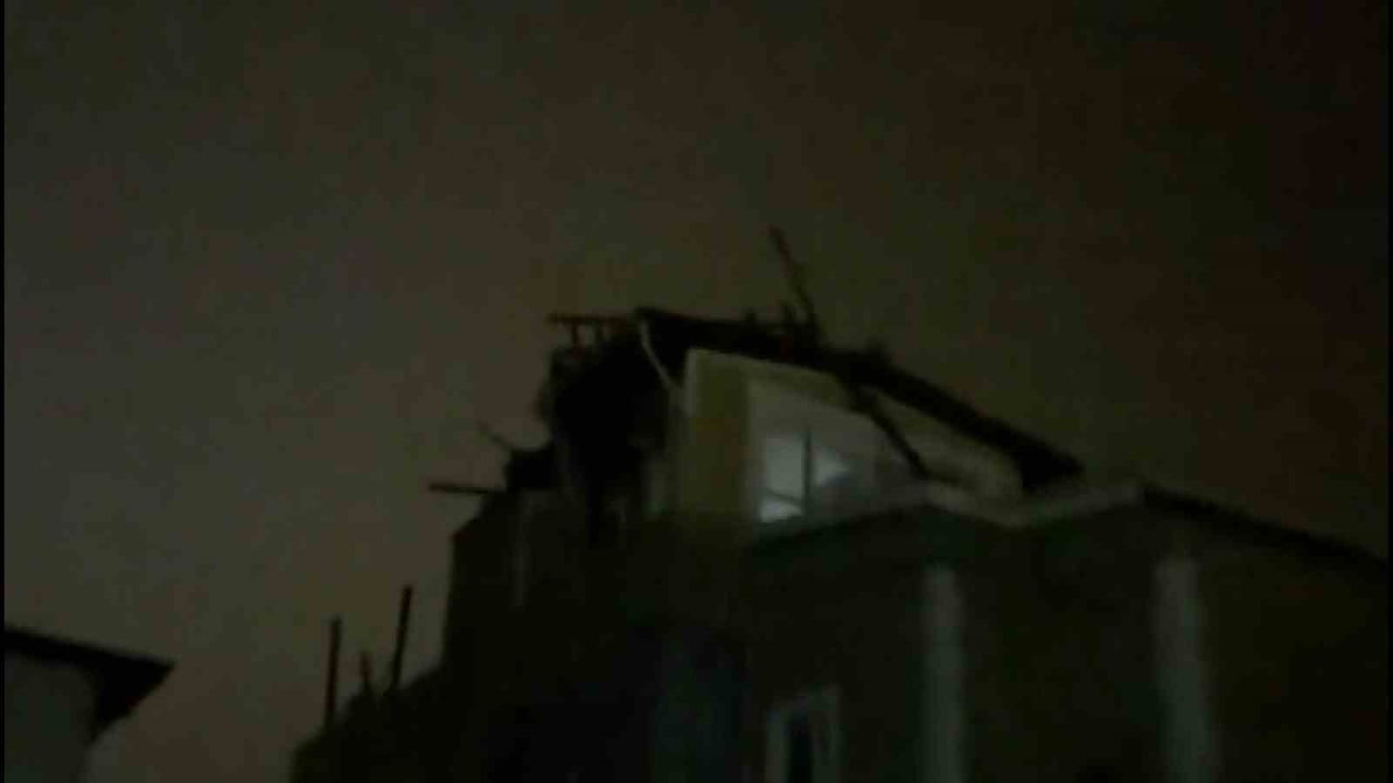 SAMSUN’DA AKŞAM SAATLERİNDE ETKİSİNİ ARTIRAN KUVVETLİ RÜZGAR, KENT GENELİNDE HAYATI OLUMSUZ...