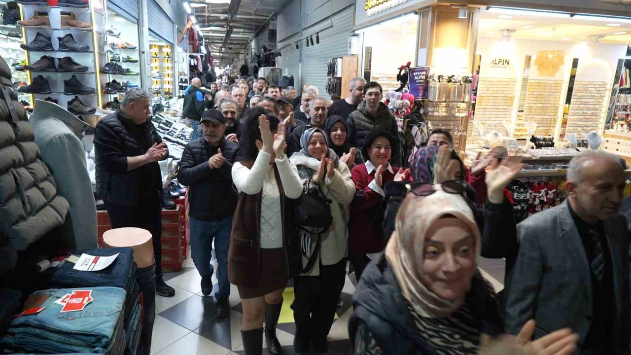 SAMSUN’DA YEREL ESNAF, ŞEHİR DIŞINDAN GELEN FİRMALAR TARAFINDAN KURULAN "UCUZLUK ÇADIRLARI" VE...