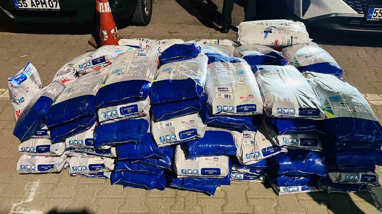 SAMSUN’UN ATAKUM İLÇESİNDE DÜZENLENEN OPERASYONDA, PİYASAYA SÜRÜLMEK ÜZERE HAZIRLANMIŞ 1 TON 110...