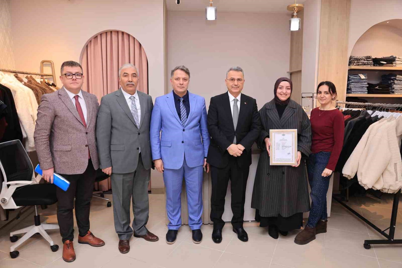 SAMSUN’UN İLKADIM BELEDİYE BAŞKANI İHSAN KURNAZ, 2026 YILININ İLK İŞYERİ AÇMA VE ÇALIŞMA RUHSATINI...