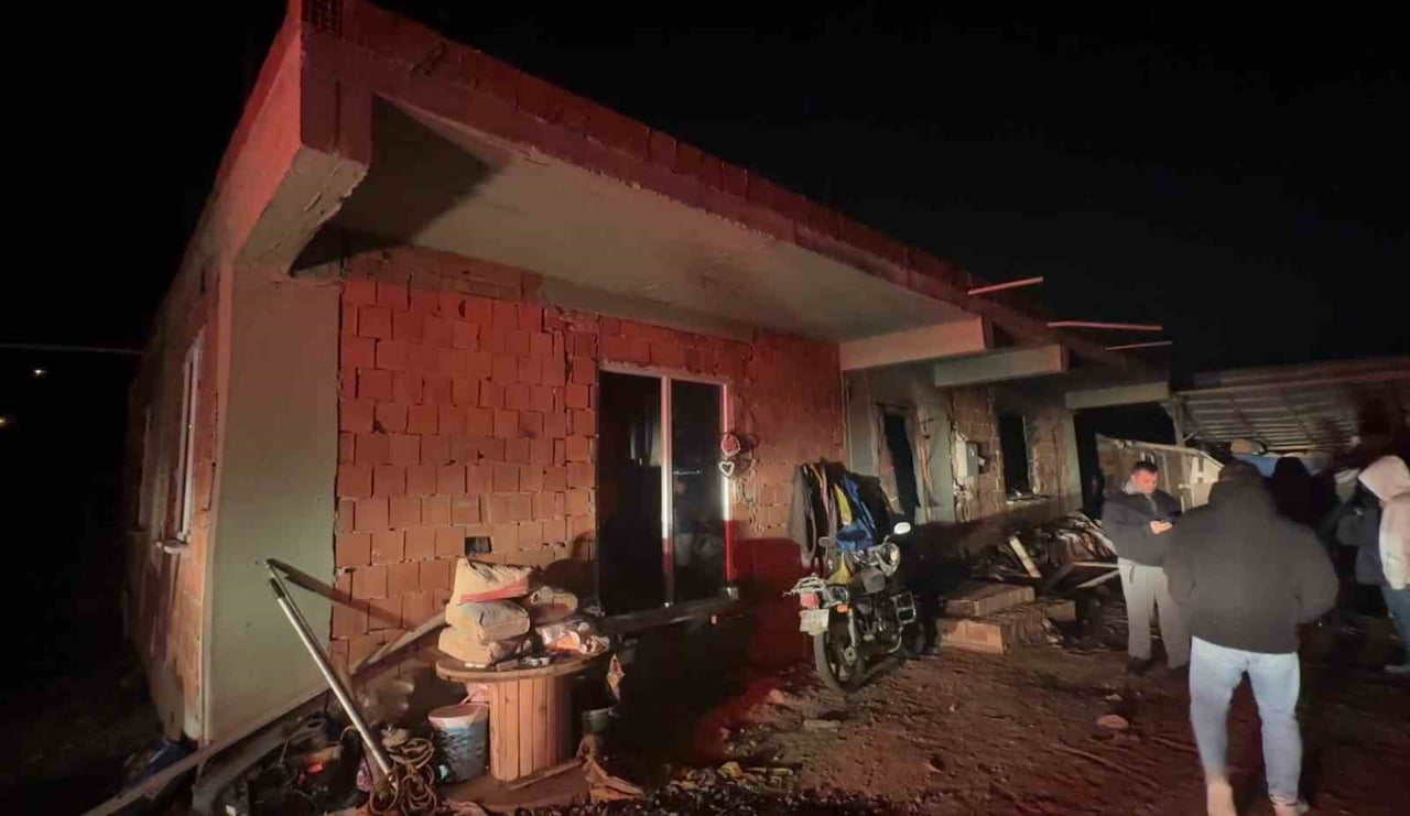 SAMSUN’UN İLKADIM İLÇESİNDE TEK KATLI BİR EVDE KAYNAR SUYA BENZİN DÖKÜLMESİ SONUCU MEYDANA GELEN...