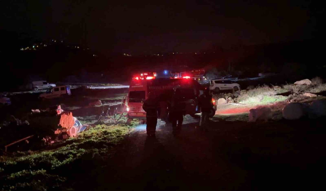 SAMSUN’UN İLKADIM İLÇESİNDE TEK KATLI BİR EVDE KAYNAR SUYA BENZİN DÖKÜLMESİ SONUCU MEYDANA GELEN...