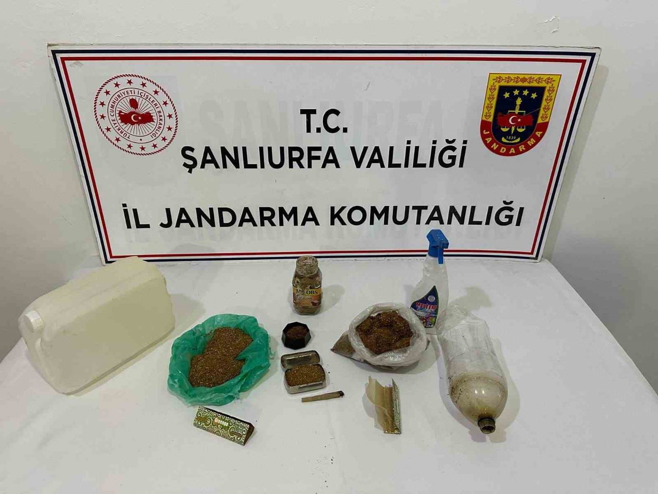 ŞANLIURFA'DA DÜZENLENEN OPERASYONLARDA ÇEŞİTLİ UYUŞTURUCU MADDELER ELE GEÇİRİLDİ, 9 ŞÜPHELİ...