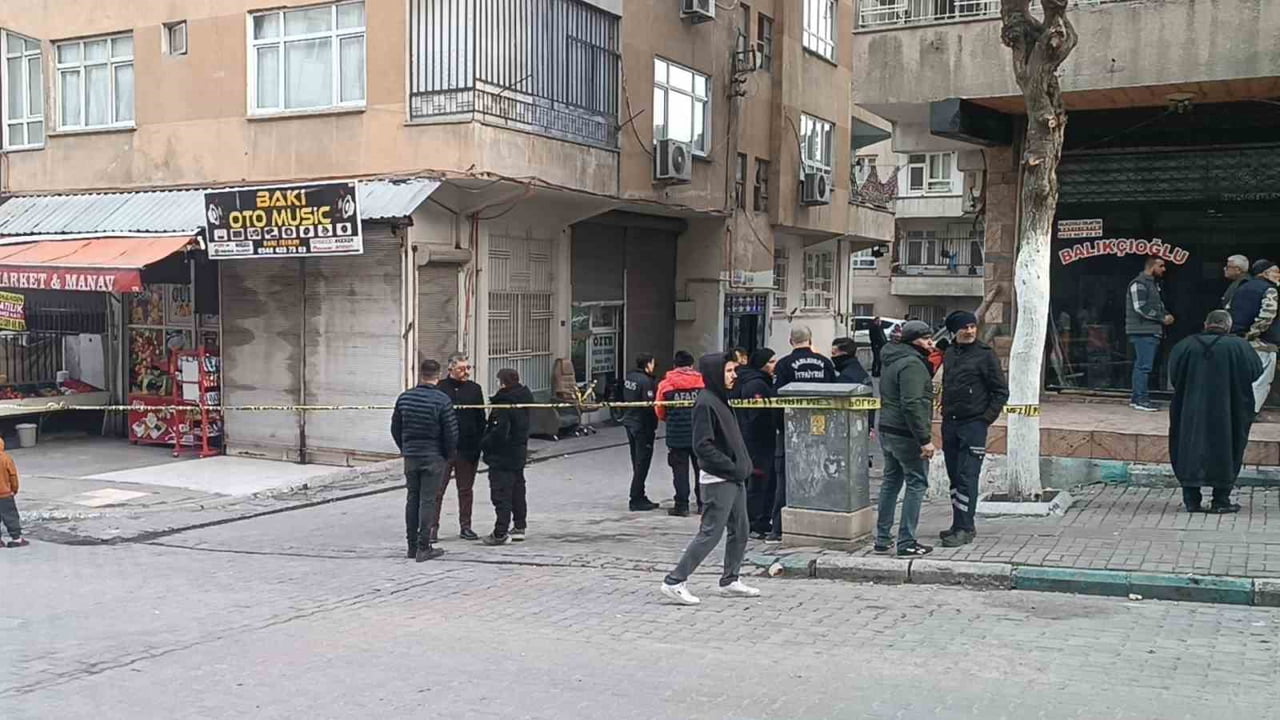 ŞANLIURFA'DA KOLONLARINDAN SES GELDİĞİ İDDİA EDİLEN BİNA EKİPLER TARAFINDAN BOŞALTILDI.