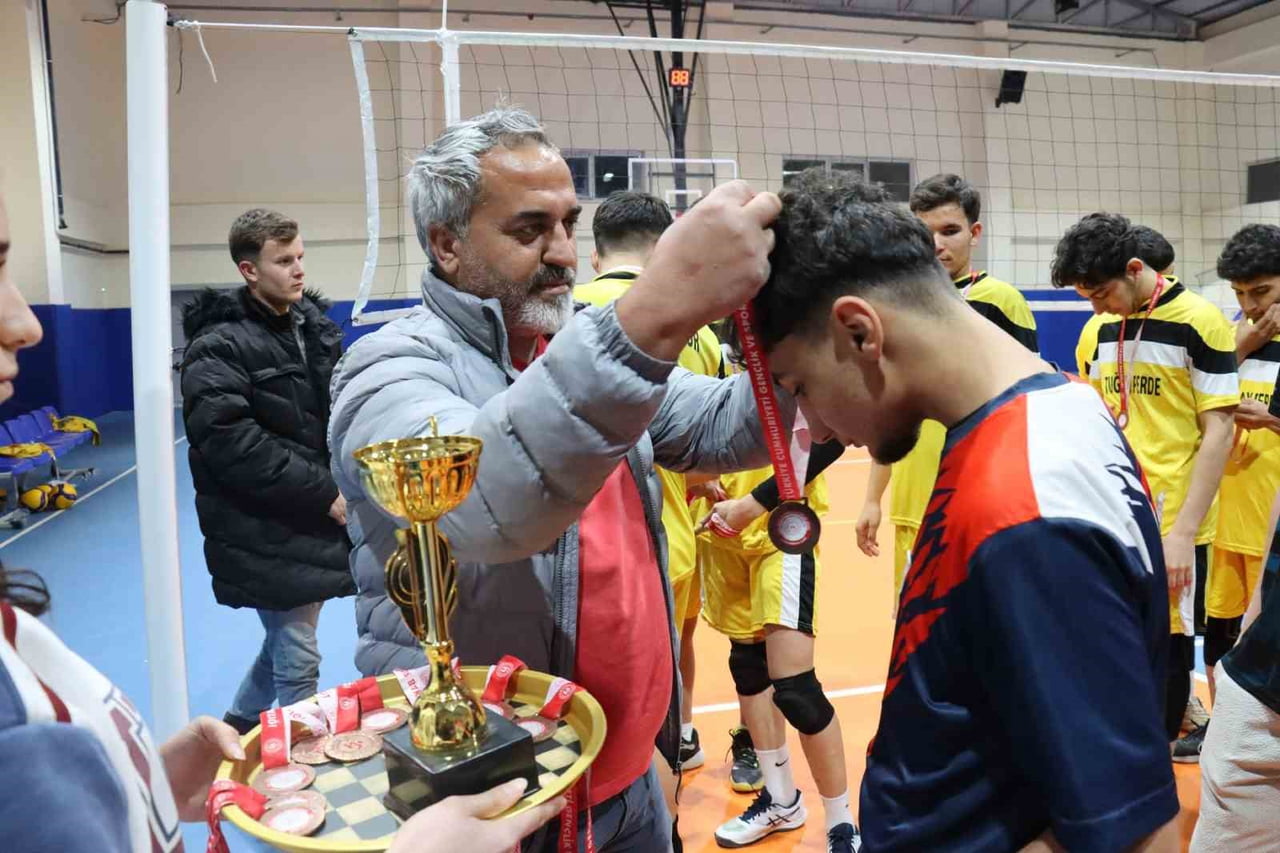 ŞANLIURFA BÜYÜKŞEHİR BELEDİYESİ VOLEYBOLDA İL ŞAMPİYONU OLDU