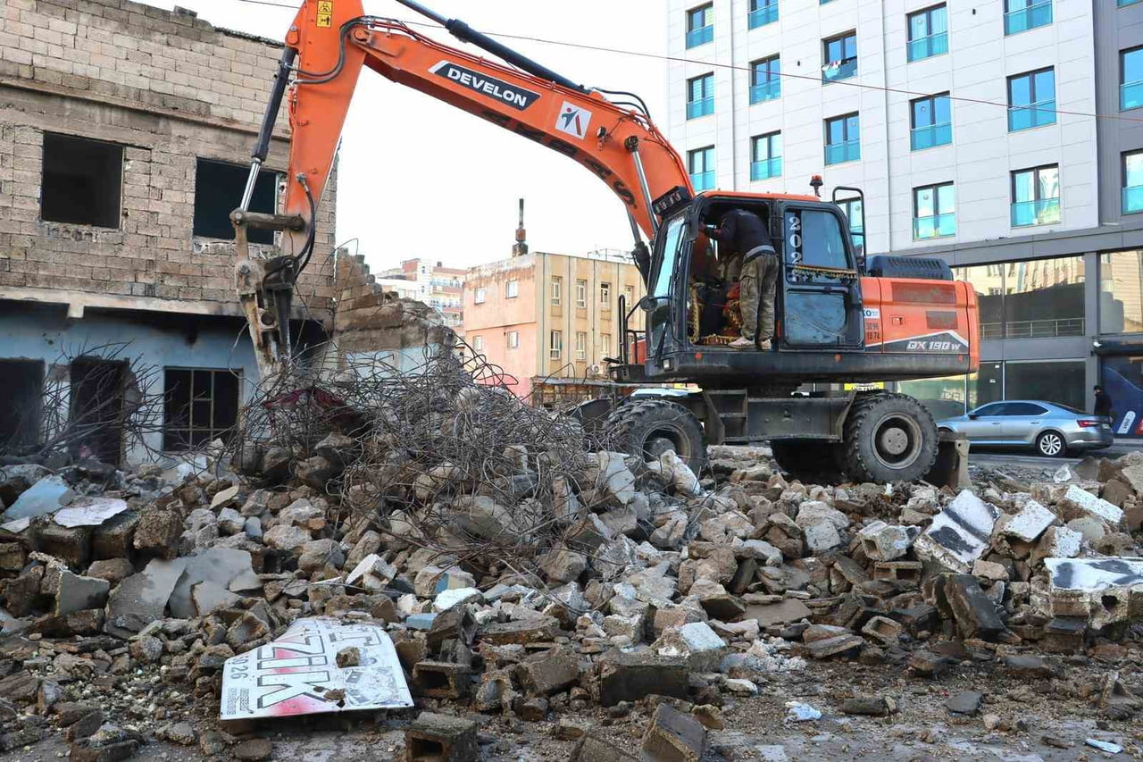 ŞANLIURFA’DA 59 BAĞIMSIZ YAPININ YIKIMI TAMAMLADI