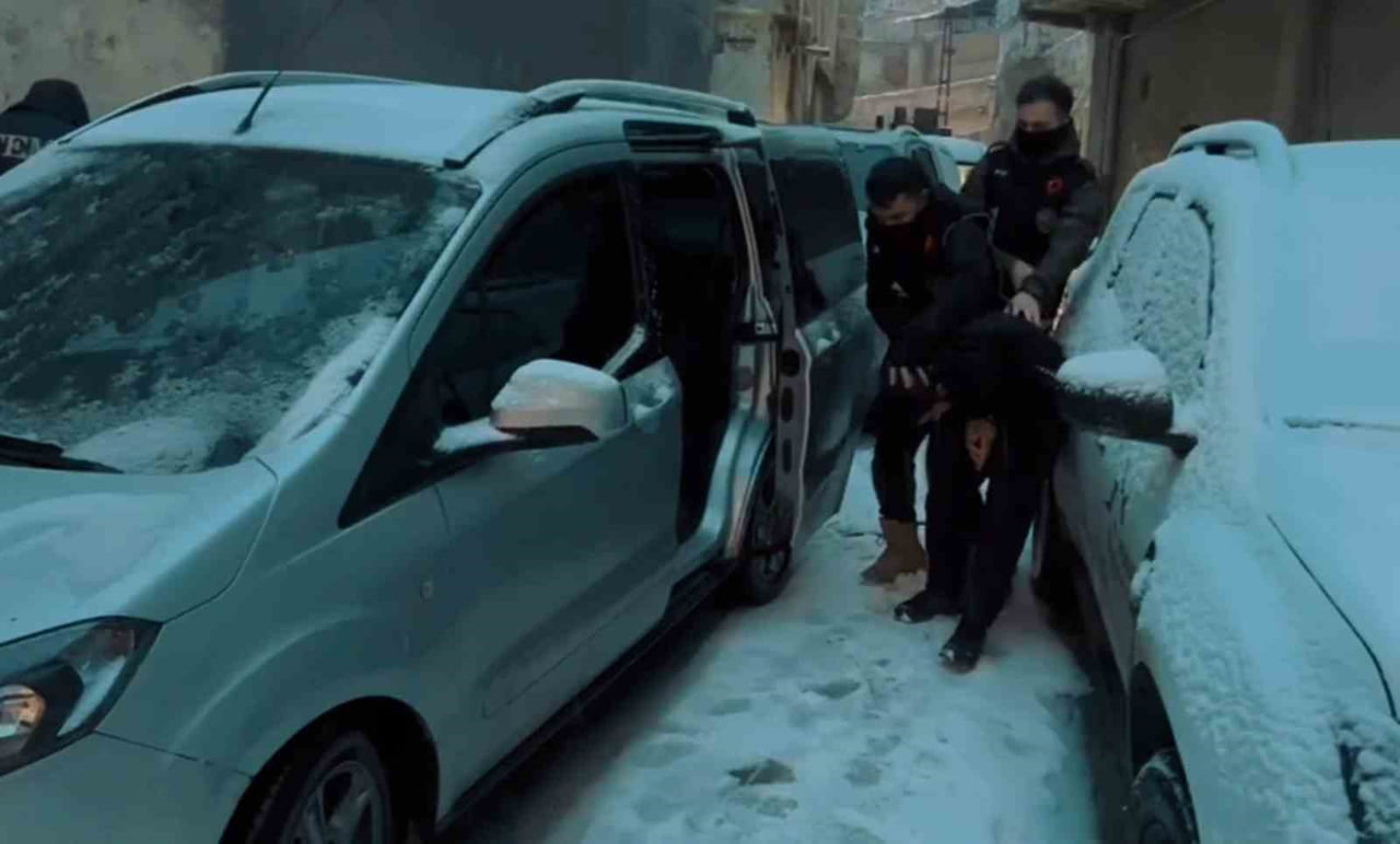 ŞANLIURFA’DA DEAŞ OPERASYONUNA 8 TUTUKLAMA