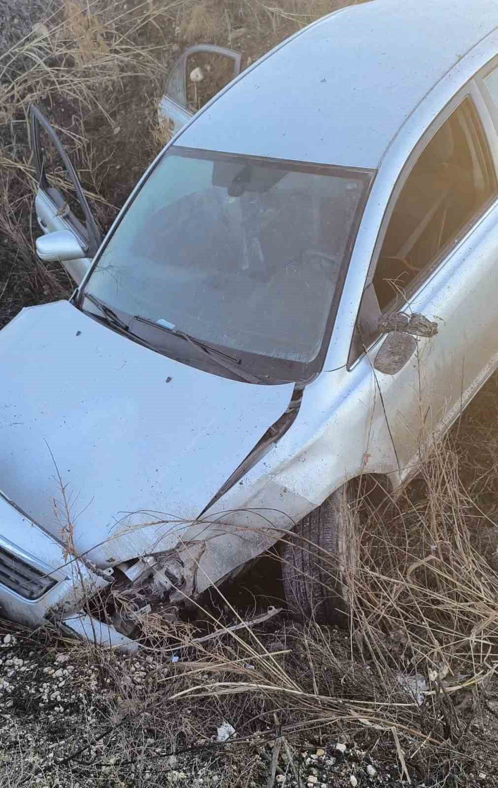 ŞANLIURFA’DA GECE SAATLERİNDE HAVA SICAKLIĞININ SIFIRIN ALTINA DÜŞMESİ NEDENİYLE YOLLARDA BUZLANMA...