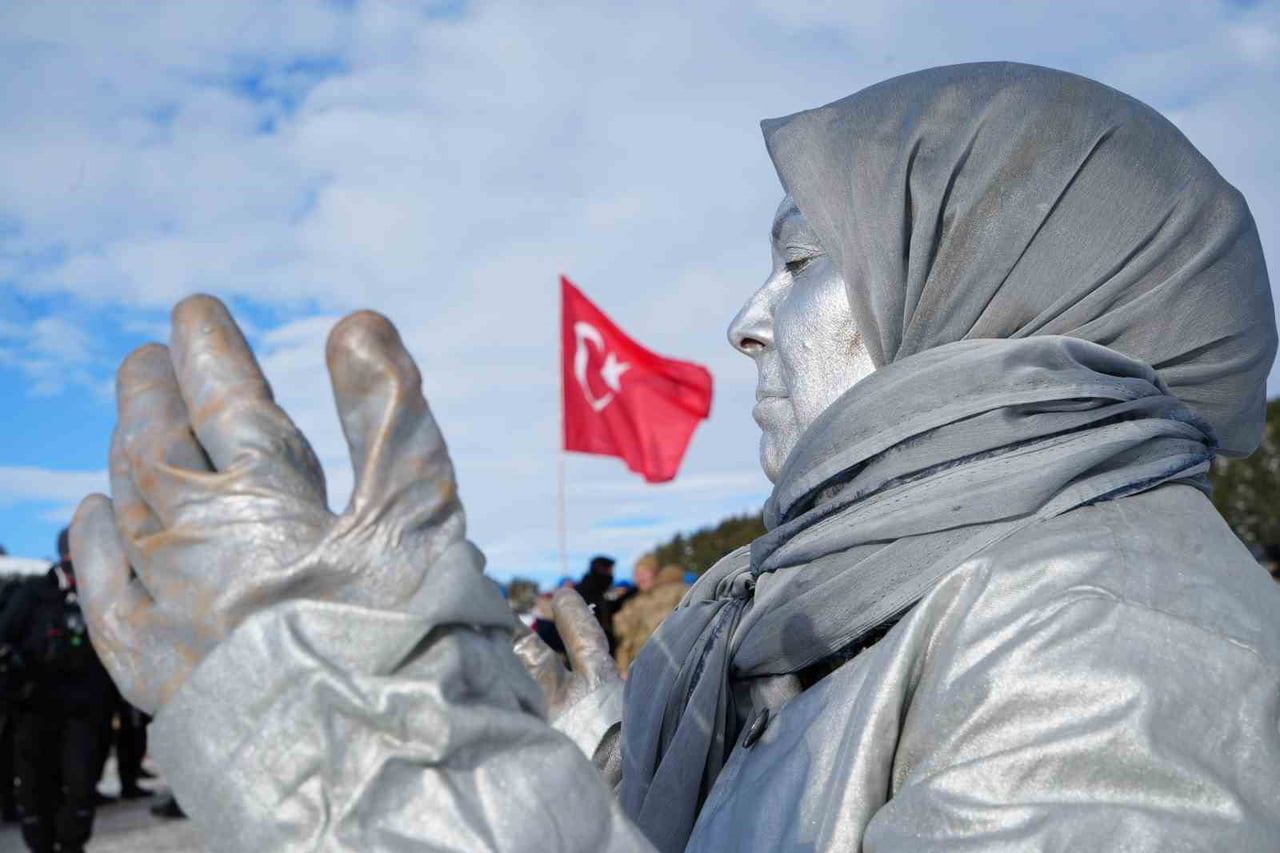 SARIKAMIŞ HAREKATI'NIN 111. YILI ANMA ETKİNLİKLERİ ÇERÇEVESİNDE BİNLERCE İNSAN KIZILÇUBUK TOPLANMA...
