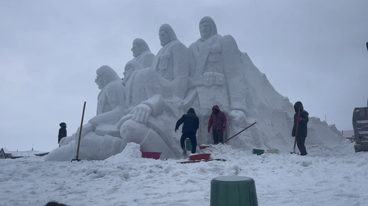 SARIKAMIŞ’TA KARDAN HEYKELLERİN YAPIMI TAMAMLANDI(KARS-İHA)
