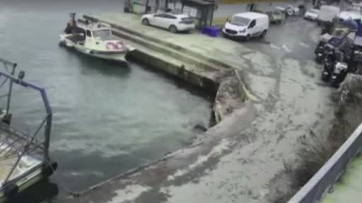 Sarıyer'de denizde can pazarı kamerada: Kurtarmak için zamanla yarıştılar