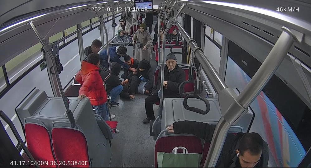 SEFER SIRASINDA KALP KRİZİ GEÇİREN BİR YOLCUYU VAKİT KAYBETMEDEN HASTANEYE ULAŞTIRAN SAMSUN...