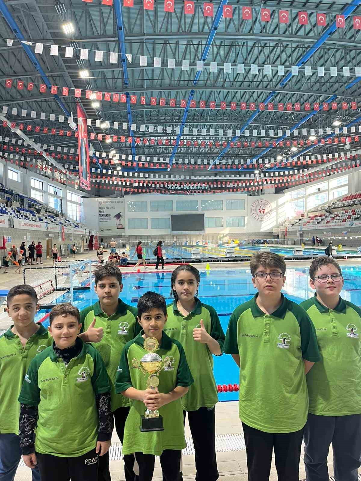 ŞEHİTKAMİL BELEDİYESİ, SPORA VE GENÇLİĞE VERDİĞİ ÖNEMİN MEYVELERİNİ ALMAYA DEVAM EDİYOR. U12 VE...