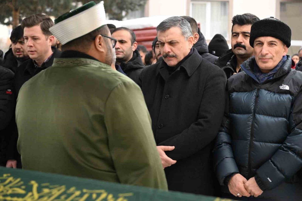 SERHAT KISA’NIN CENAZE NAMAZINA ERZURUM VALİSİ MUSTAFA ÇİFTÇİ CENAZE NAMAZINA KATILANLAR...