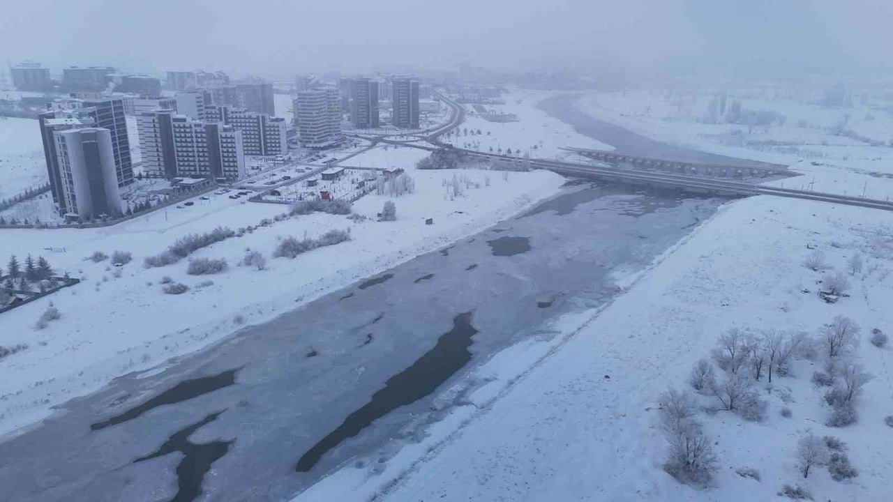 SİBİRYA SOĞUKLARININ ETKİLİ OLDUĞU SİVAS’TA TERMOMETRELER SIFIRIN ALTINDA 22 DERECEYİ GÖSTERDİ....