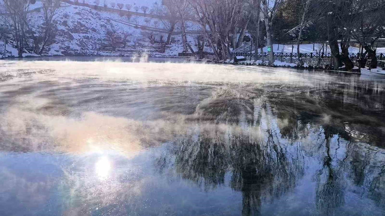 SİBİRYA SOĞUKLARININ YAŞANDIĞI SİVAS’TA SUYA DAİR NE VARSA DONDU, DONMAYAN TEK GÖL, BOZKIRIN NAZAR...