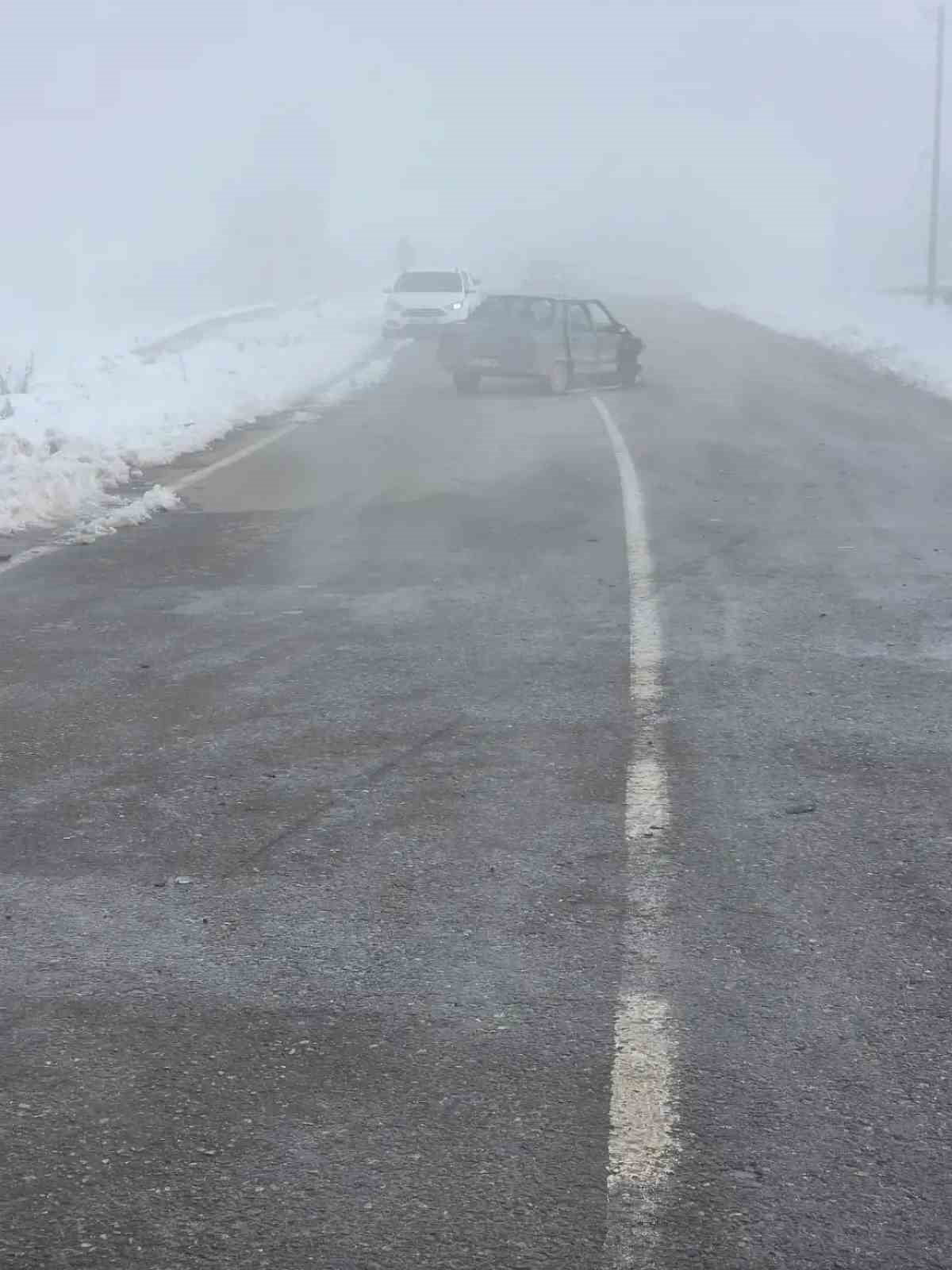 SİİRT'İN KURTALAN İLÇESİNDE İKİ OTOMOBİLİN KARIŞTIĞI TRAFİK KAZASINDA 2 KİŞİ...