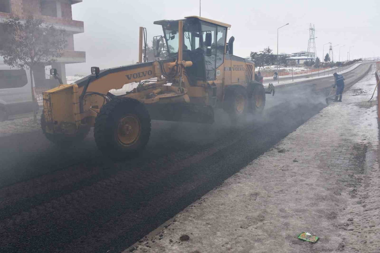 SİİRT BELEDİYESİ ŞEHİR GENELİNDE ALTYAPI VE YOL BAKIM ÇALIŞMALARINI ARALIKSIZ...