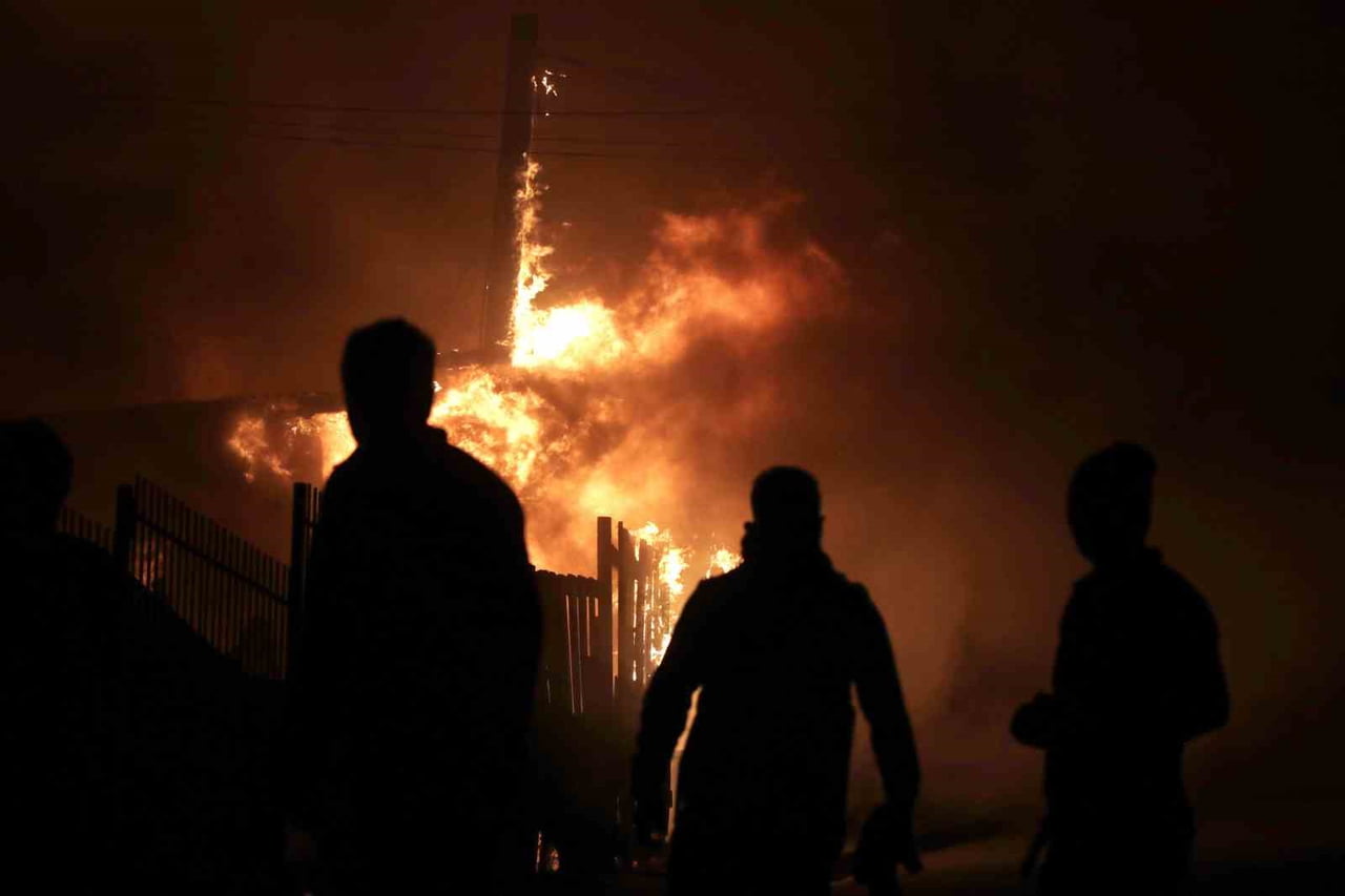 ŞİLİ’NİN NUBLE VE BİO BİO BÖLGELERİNDE GEÇTİĞİMİZ HAFTADAN BU YANA DEVAM EDEN ORMAN YANGINLARINDA...