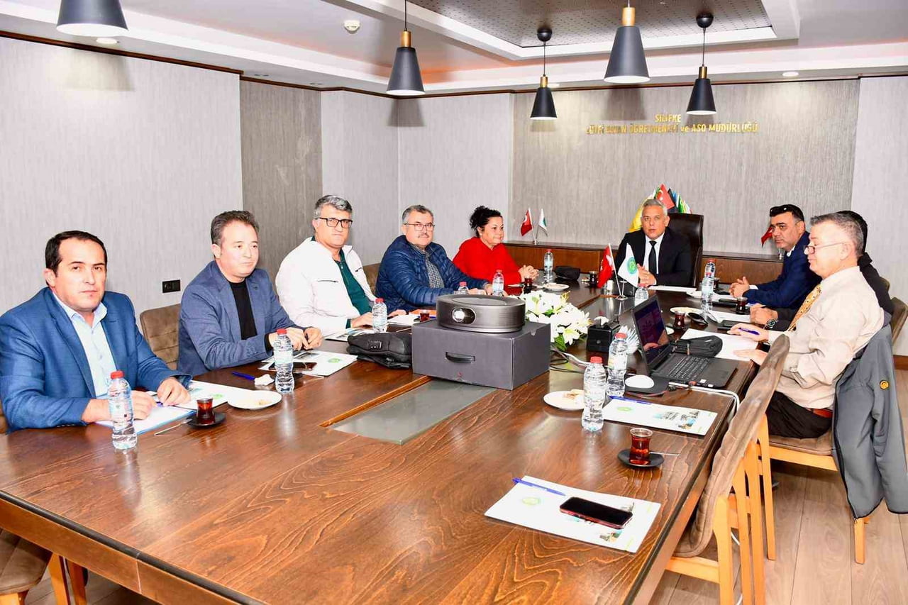 SİLİFKE’DE LİSE MÜDÜRLERİYLE BİLGİLENDİRME VE DEĞERLENDİRME TOPLANTISI...