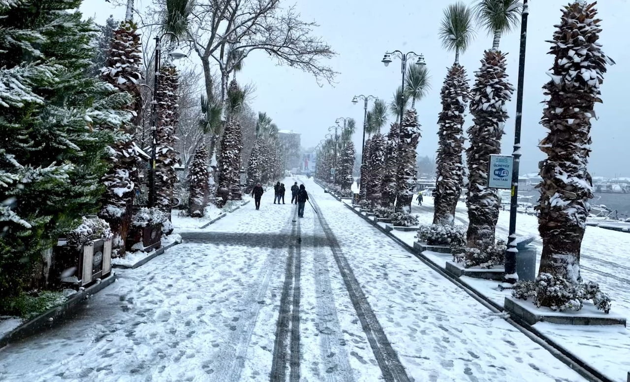 SİLİVRİ BEYAZ ÖRTÜ İLE KAPLANDI: KAR YAĞIŞI HAVADAN GÖRÜNTÜLENDİ