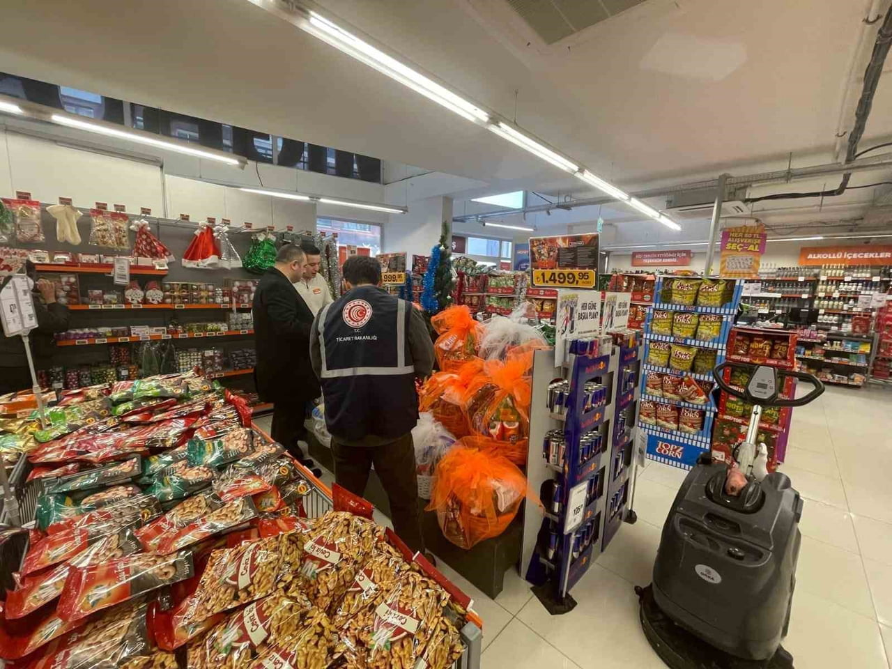 SİNOP'TA TÜKETİCİNİN KORUNMASI AMACIYLA FAHİŞ FİYAT VE YANILTICI ETİKET DENETİMLERİ...