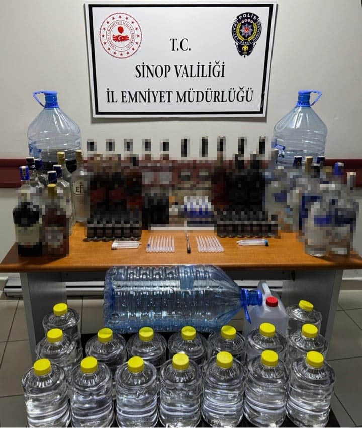 SİNOP’TA SAHTE ALKOL ÜRETİMİ VE SATIŞINA YÖNELİK DÜZENLENEN OPERASYONDA, İNSAN SAĞLIĞINI TEHDİT...