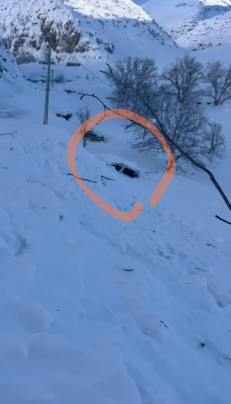 ŞIRNAK'IN BEYTÜŞŞEBAP İLÇESİNDE ÇIĞ DÜŞEN EVDEKİ 5 KİŞİ, MAHSUR KALDIKLARI YERDEN KURTARILARAK...