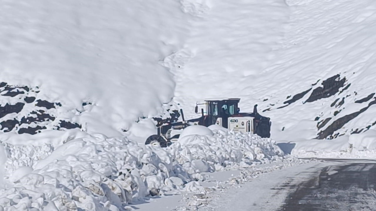 ŞIRNAK'IN BEYTÜŞŞEBAP İLÇESİNE BAĞLI YÜKSEK RAKIMLI KÖY VE MEZRA YOLLARI, İL ÖZEL İDARESİ...