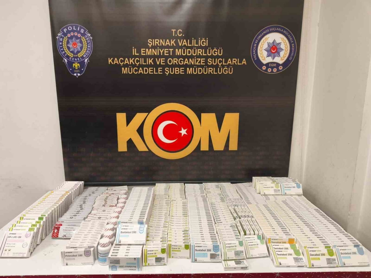 ŞIRNAK'TA POLİS EKİPLERİNCE DÜZENLENEN NARKOTİK VE KAÇAKÇILIK OPERASYONLARINDA 43 KİŞİ GÖZALTINA...