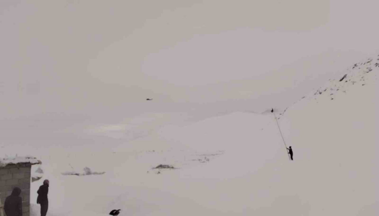 ŞIRNAK’IN BEYTÜŞŞEBAP İLÇESİNE BAĞLI YEŞİLÖZ KÖYÜ FARAŞİN YAYLASI’NDA MAHSUR KALAN 55 YAŞINDAKİ...