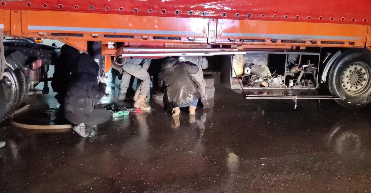 ŞIRNAK’TA UYUŞTURUCU TACİRLERİNE YÖNELİK YÜRÜTÜLEN KARARLI MÜCADELE KAPSAMINDA ZEHİR SEVKİYATINA...