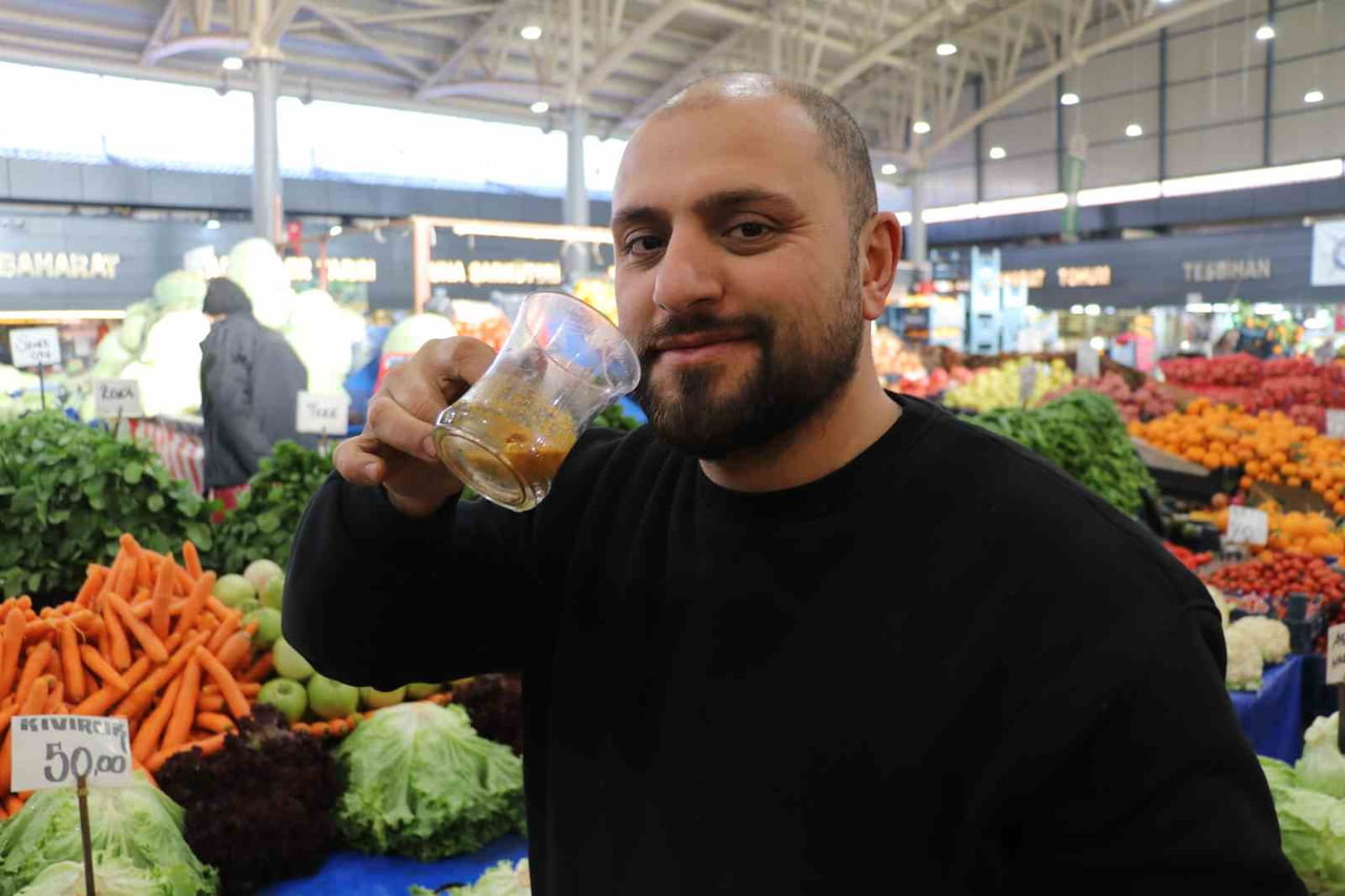 SİVAS'TA PERAKENDE SEBZE HALİ'NDE ESNAFLIK YAPAN FERHAT ÇOBANOĞLU, BU KARIŞIMIN VATANDAŞLAR...