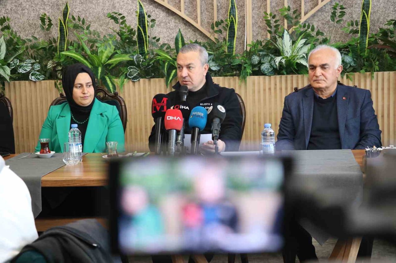 SİVAS BELEDİYE BAŞKANI ADEM UZUN, KENTTE GÖREV YAPAN BASIN MENSUPLARIYLA BİR ARAYA GELDİ.