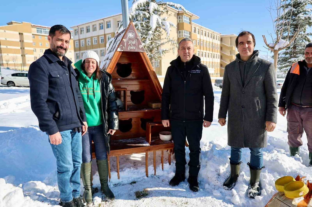 SİVAS BELEDİYESİ, KIŞ AYLARINDA SOKAK HAYVANLARININ OLUMSUZ HAVA ŞARTLARINDAN DAHA AZ ETKİLENMESİ...