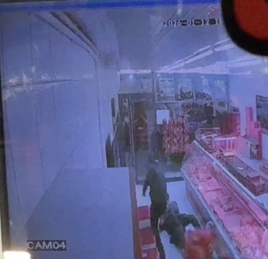 SİVAS’TA 2 KİŞİ ARASINDAKİ TARTIŞMA SİLAHLI KAVGAYA DÖNÜŞTÜ. ÇIKAN ARBEDEDE 2 KİŞİ YARALANDI, O...