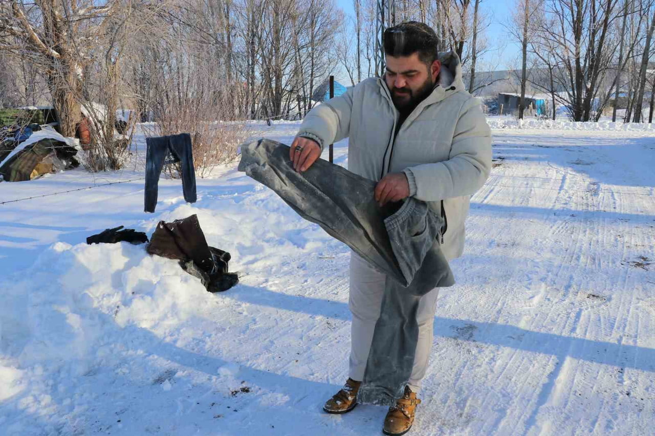 SİVAS’TA HAVA SICAKLIĞI SIFIRIN ALTINDA 21 DERECEYE KADAR DÜŞERKEN, BİR VATANDAŞIN İSE GECE DIŞARI...