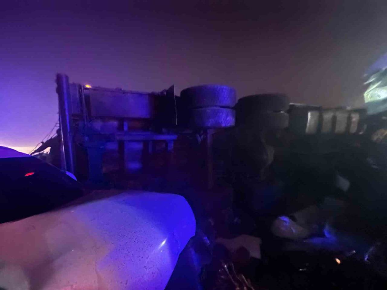 SİVAS’TA KAMYON, OTOMOBİL, TIR VE YOLCU OTOBÜSÜNÜN KARIŞTIĞI ZİNCİRLEME TRAFİK KAZASINDA 8 KİŞİ...