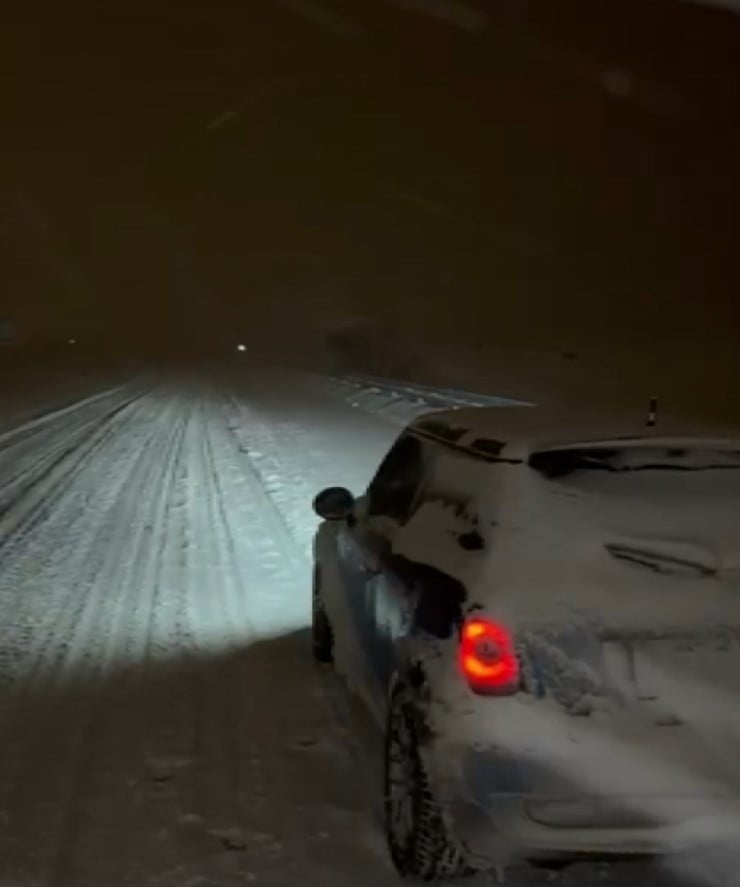 SİVAS’TA SABAH SAATLERİNDE BAŞLAYAN VE KENTİ ETKİSİ ALTINA ALAN KAR YAĞIŞI, ULAŞIMDA AKSAMALARA...