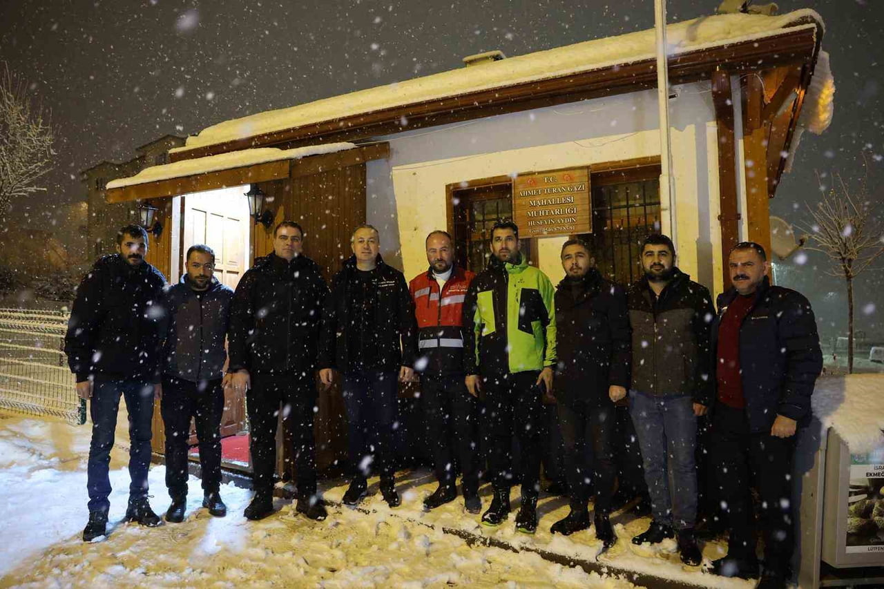 SİVAS’TA YAŞANAN YOĞUN KAR YAĞIŞIYLA BİRLİKTE GECE GÜNDÜZ MÜCADELE EDEN BELEDİYE EKİPLERİ, 778...