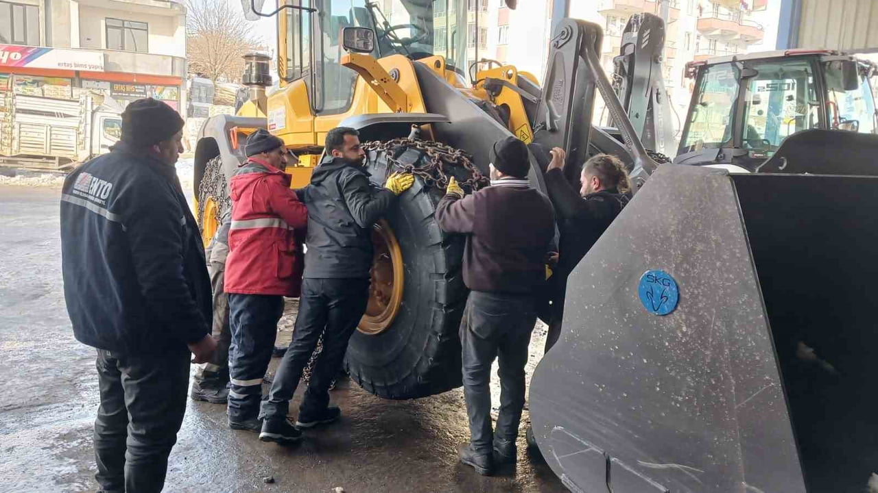 SOĞUK HAVA NEDENİYLE ARAÇ ARIZALARI ARTARKEN, TAMİR İŞLEMLERİ İSE AĞIR ŞARTLAR ALTINDA...