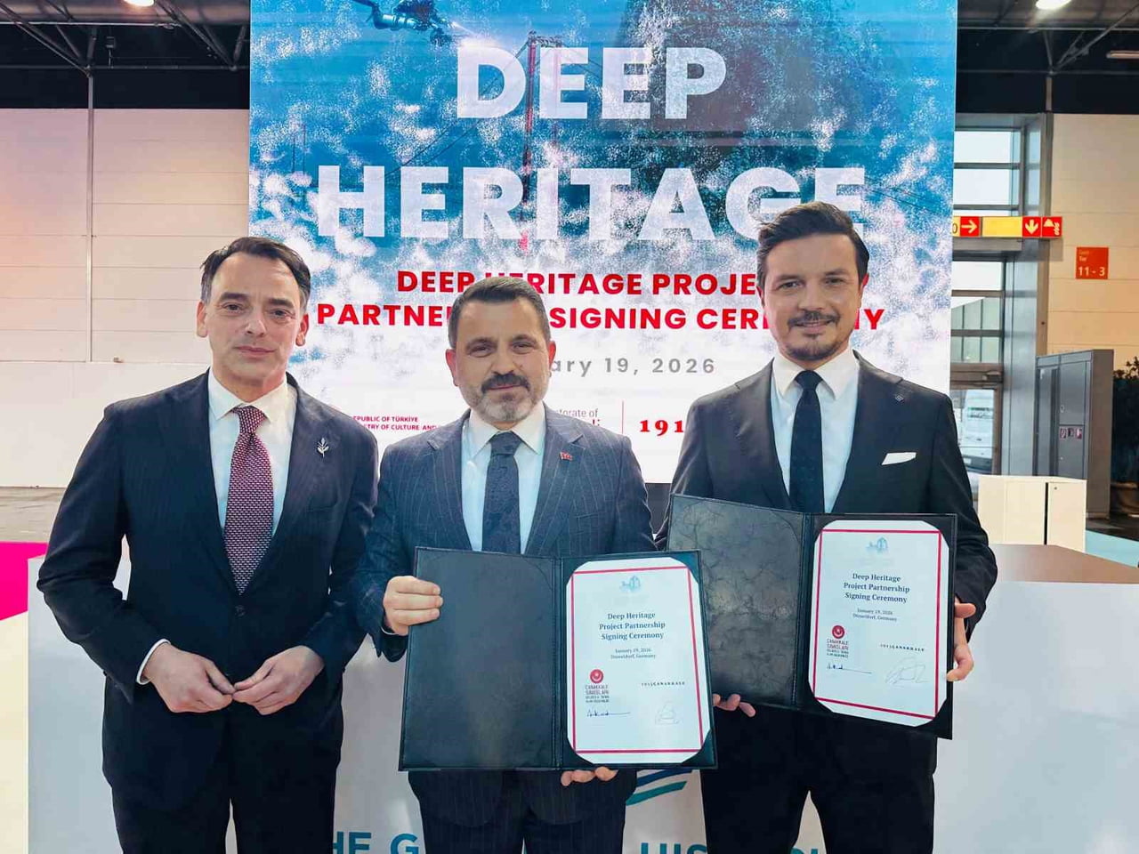 (SOLDAN SAĞA) TÜRKİYE CUMHURİYETİ DÜSSELDORF BAŞKONSOLOSU ALİ İHSAN İZBUL, ÇANAKKALE SAVAŞLARI...