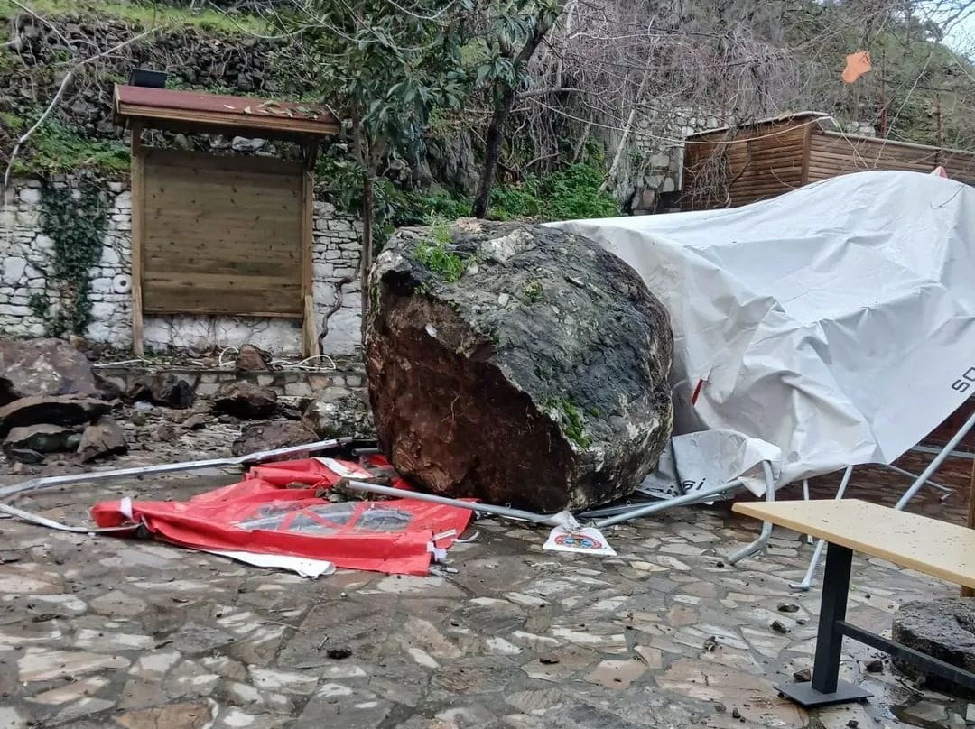 SOMA’NIN DARKALE MAHALLESİ’NDE MEYDANA GELEN HEYELAN PANİĞE NEDEN OLDU. BELEDİYE BAŞKANI SERCAN...