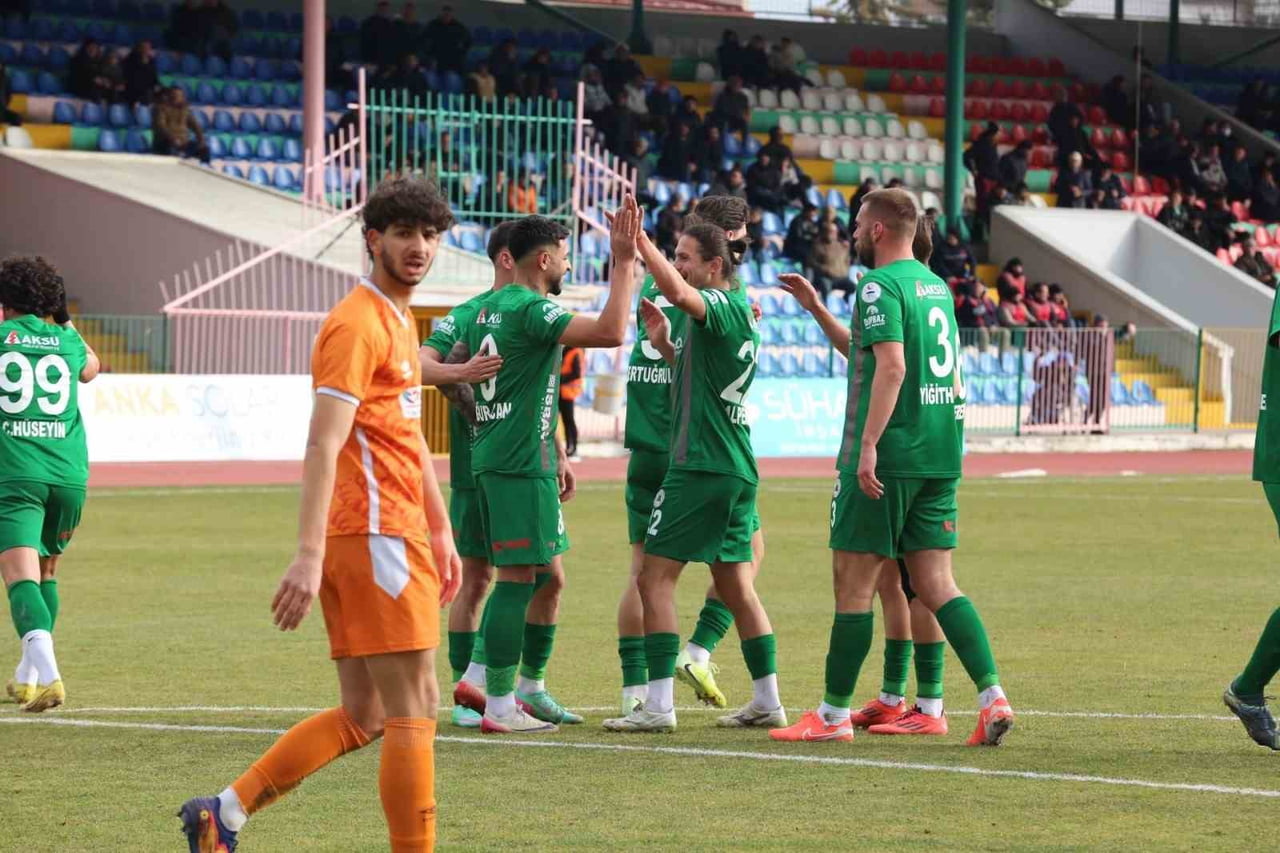 SPO ISBAŞ ISPARTA 32 SPOR: 7 ADANASPOR: 0