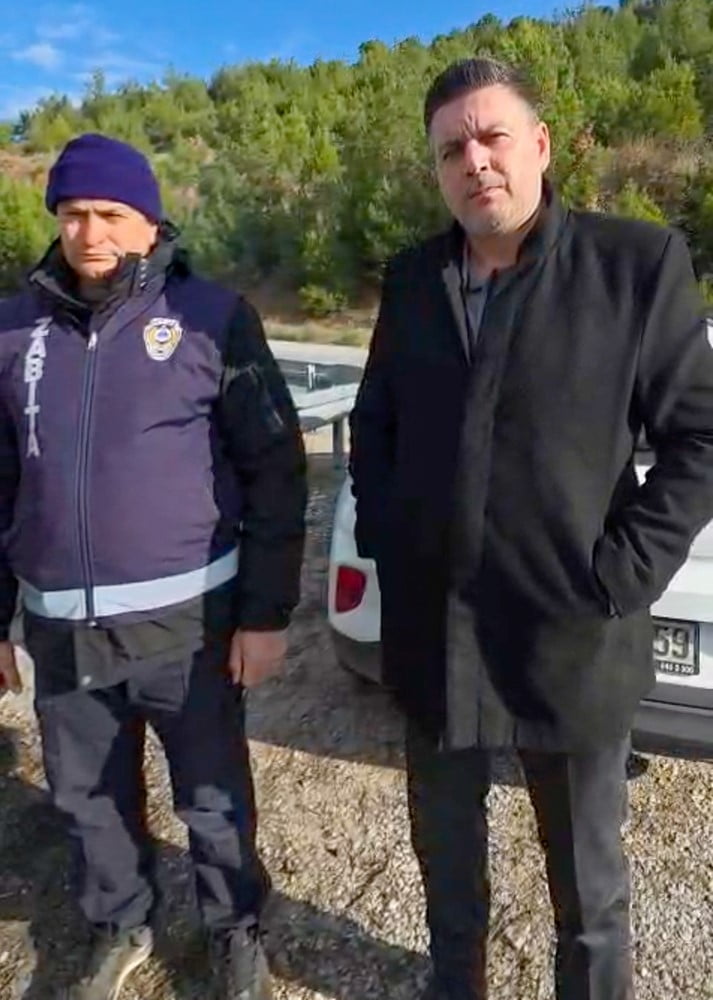 ŞUBE BAŞKANI CEMAL ATAMER (SAĞDA) VE KAMİL KARAARSLAN (SOLDA)