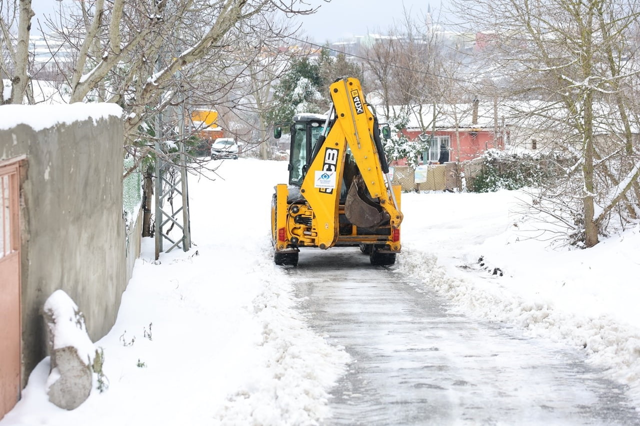SULTANGAZİ BELEDİYESİ, DÜN GECEDEN İTİBAREN ETKİLİ OLAN KAR YAĞIŞINDAN SONRA VATANDAŞLARIN...