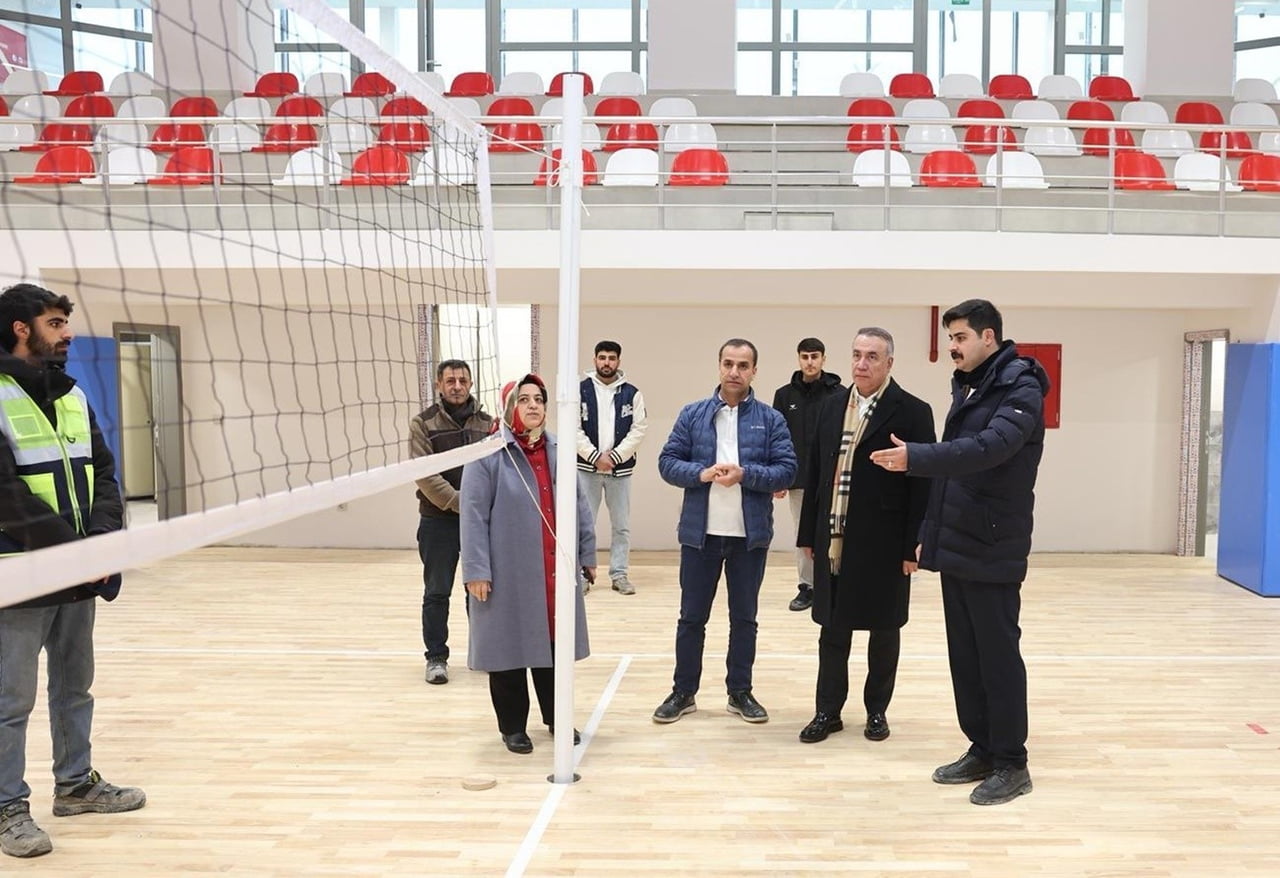 SULTANGAZİLİ GENÇLERİN VOLEYBOL, BASKETBOL, TAEKWONDONUN YANI SIRA YARI OLİMPİK BİR HAVUZDA YÜZME...