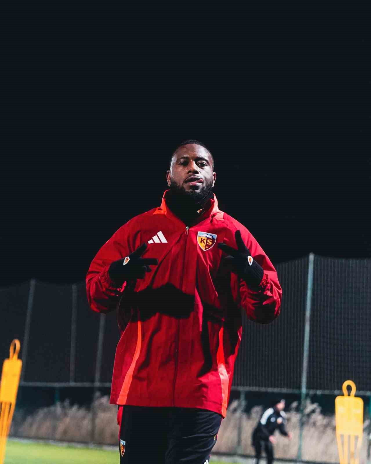 SÜPER LİG'DE MÜCADELE EDEN KAYSERİSPOR, LİGİN İKİNCİ YARISI ÖNCESİ HAZIRLIKLARINA ANTALYA’DA...