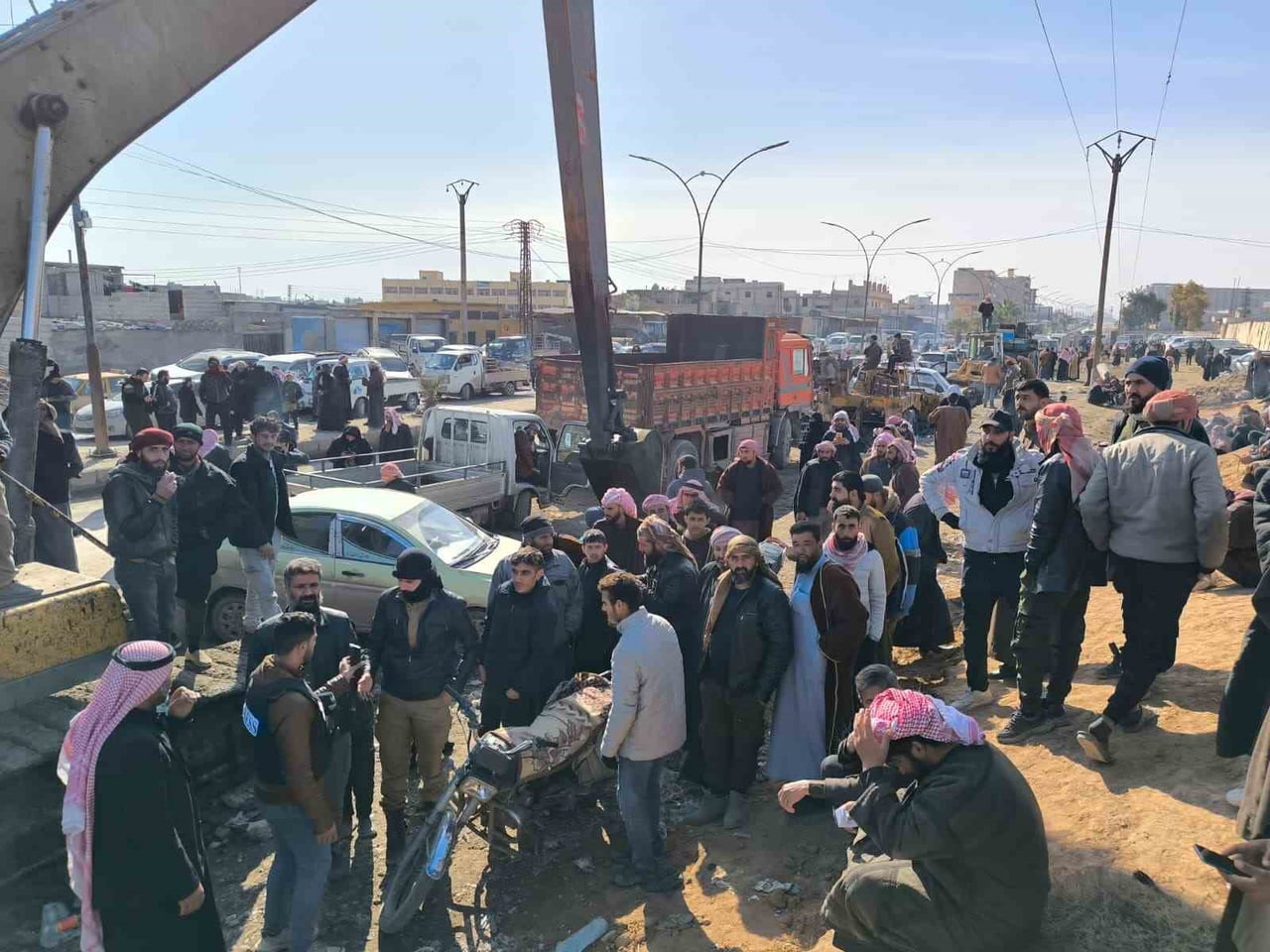 SURİYE'NİN RAKKA KENTİNDE AİLELER, EL-AKTAN CEZAEVİ YAKINLARINDA TERÖR ÖRGÜTÜ PKK/YPG'NİN SURİYE...