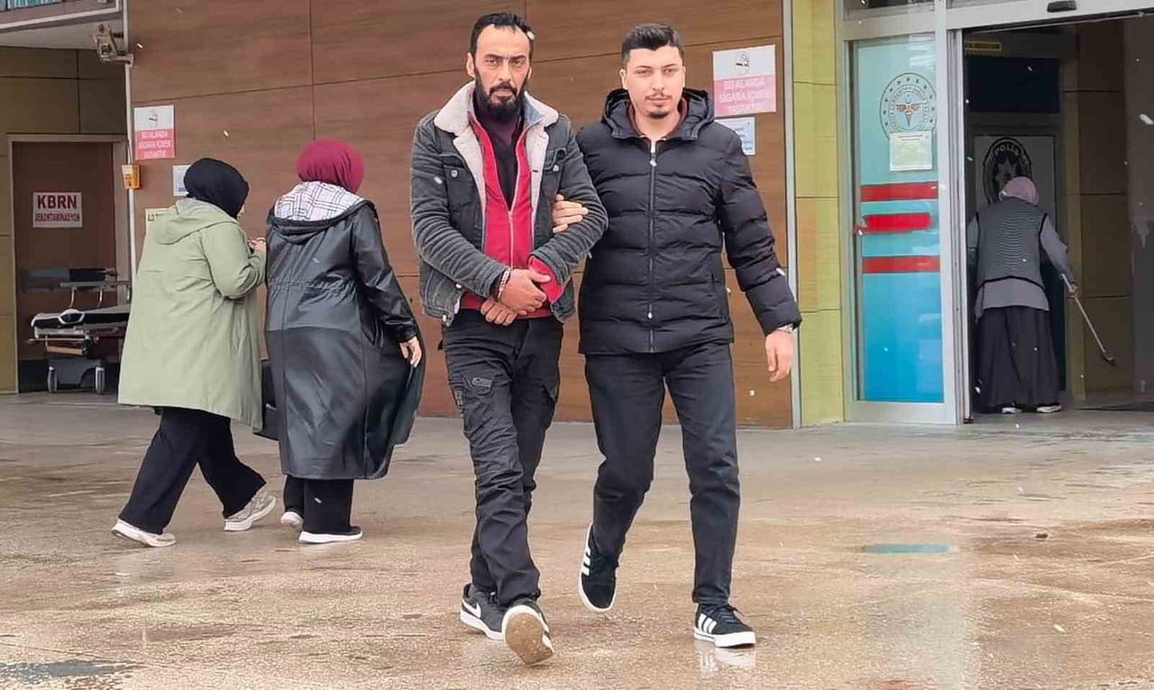SURİYE UYRUKLU ŞÜPHELİ AHMED E. (35) GÖZALTINA ALINDI. ŞAHIS SORGULAMASININ ARDINDAN ÇIKARILDIĞI...